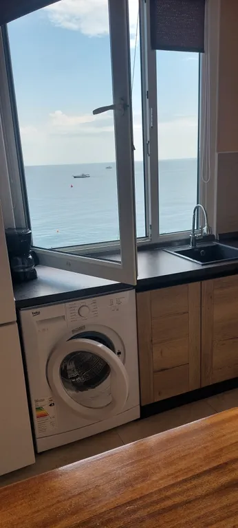 Студия с видом на море на первой береговой линии