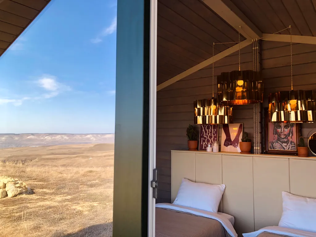 Уютный домик на двоих с панорамными окнами - Земля