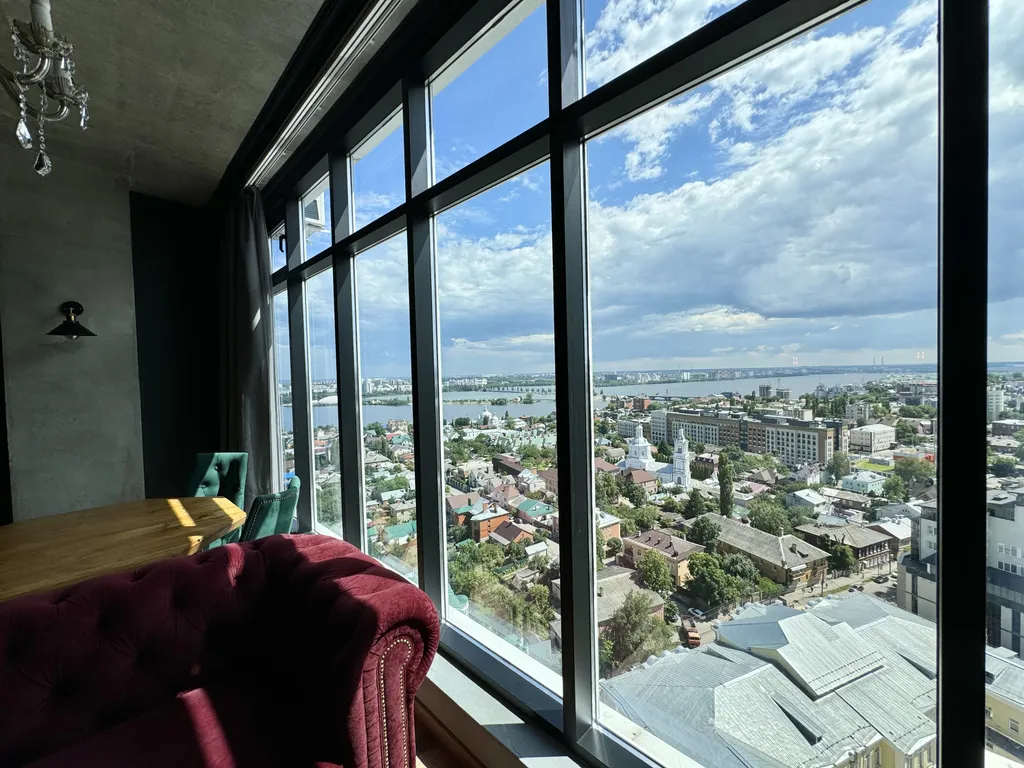 Дизайн-студия с видом на город