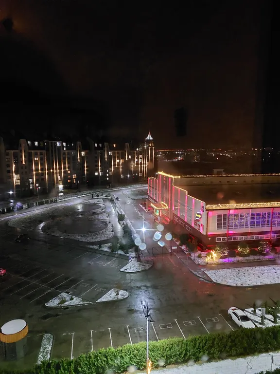 Уютная квартира с панорамными окнами в пол и красивым видом на парк