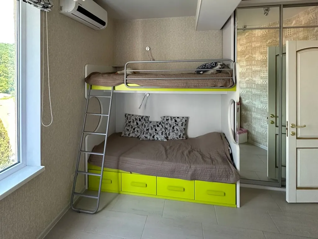 Двухкомнатная квартира с видом на море