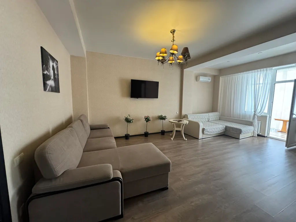 Большая трёхкомнатная квартира в самом центре города с 2 спальнями