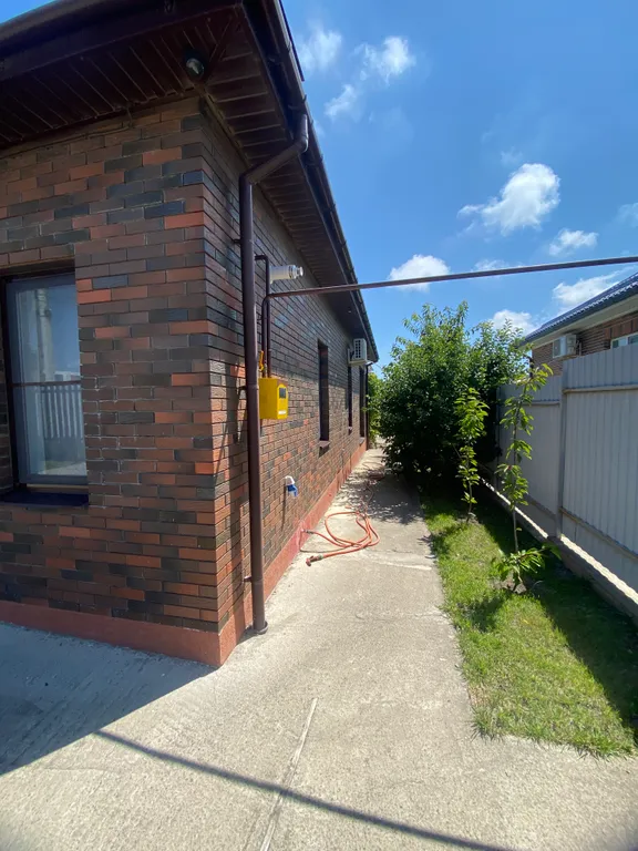 Уютный современный дом возле гор и моря