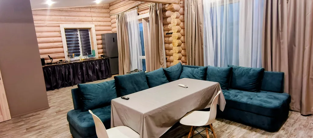 Срубовой дом на берегу волги