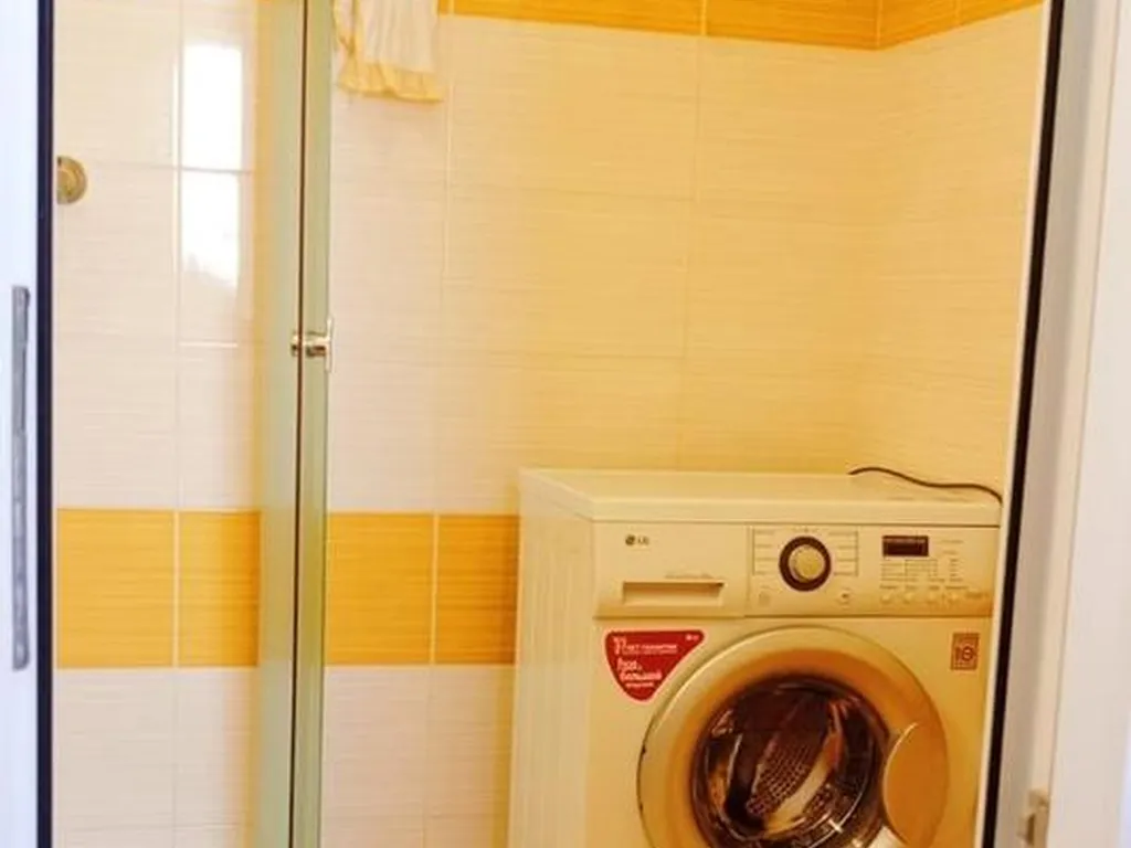 Эллинг нa беpeгу моpя