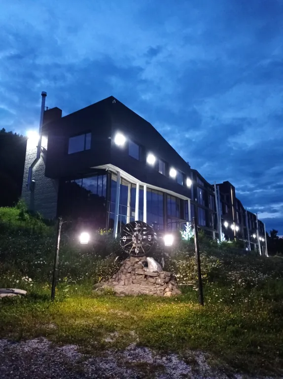 Студия - лофт с панорамным видом в центре Листвянки