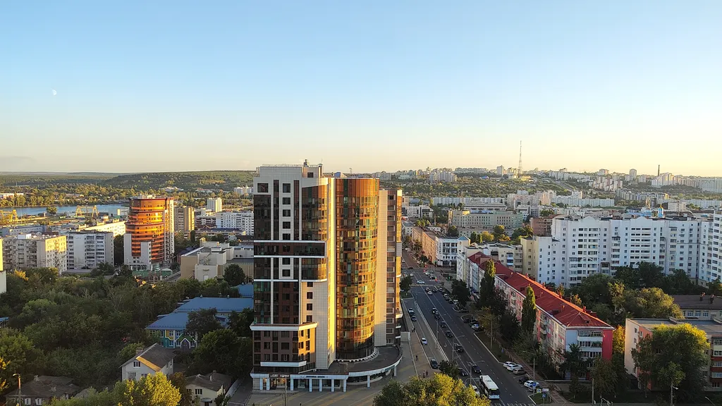 Студия с видом на город