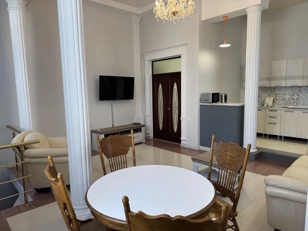 1-й этаж под ключ в центре - 15 мин до центрального пляжа