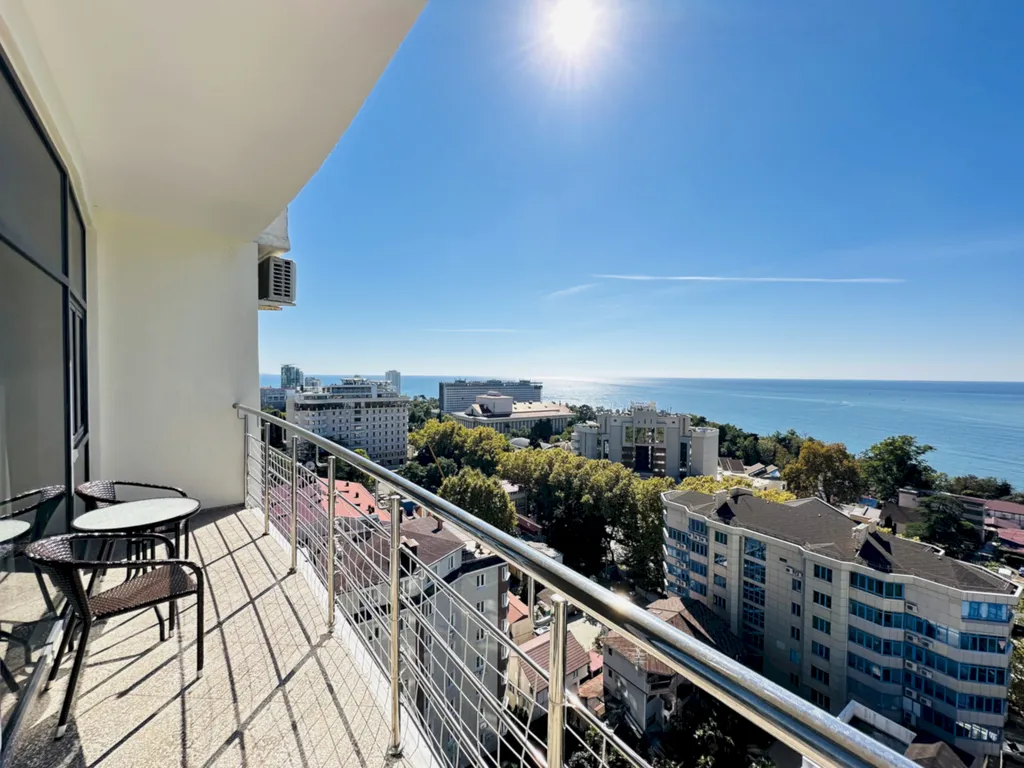 Прямой вид на море с каждой комнаты! До пляжа 5 минут! Центр Сочи!