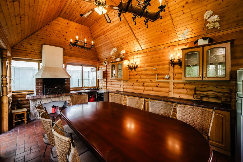 Дом с бассейном и сауной