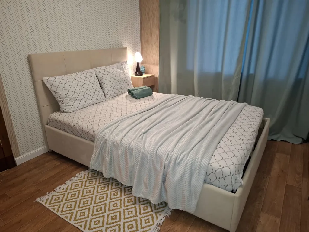 Квартира с центре Нефтяников — аренда посуточно в Омск