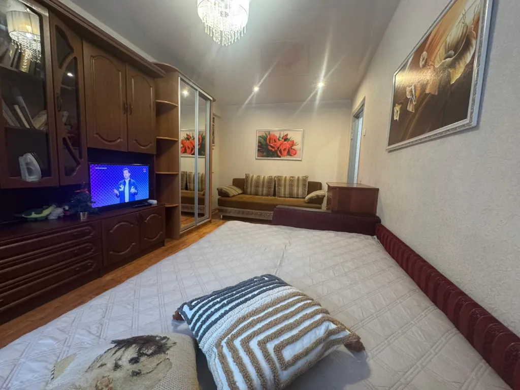 Не дорогая, без изысков, в центре