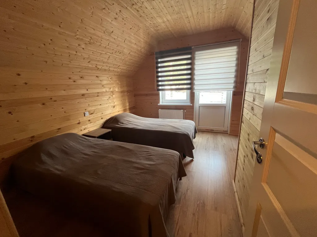 Коттедж 4+2 с сауной на берегу медного озера