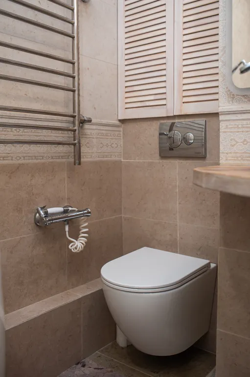 Двухэтажная квартира рядом с зимним лесом