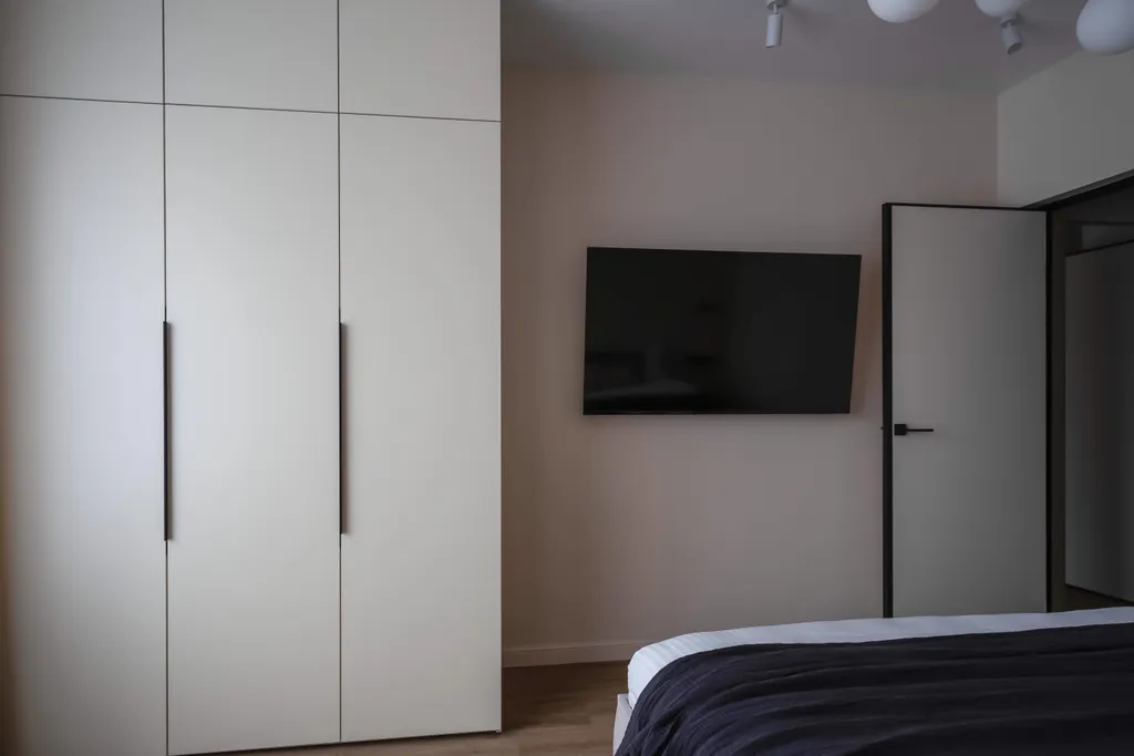 Комфортабельная евродвушка Меркурий с балконом у озера