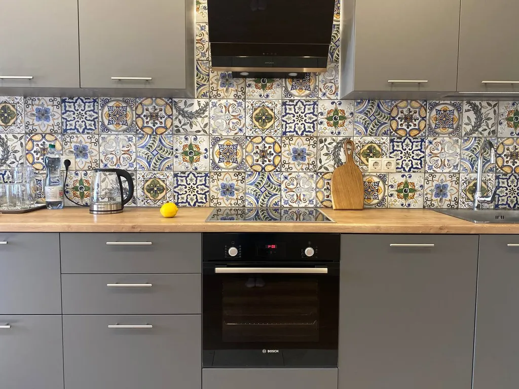 Новый дом у театра в историческом центре