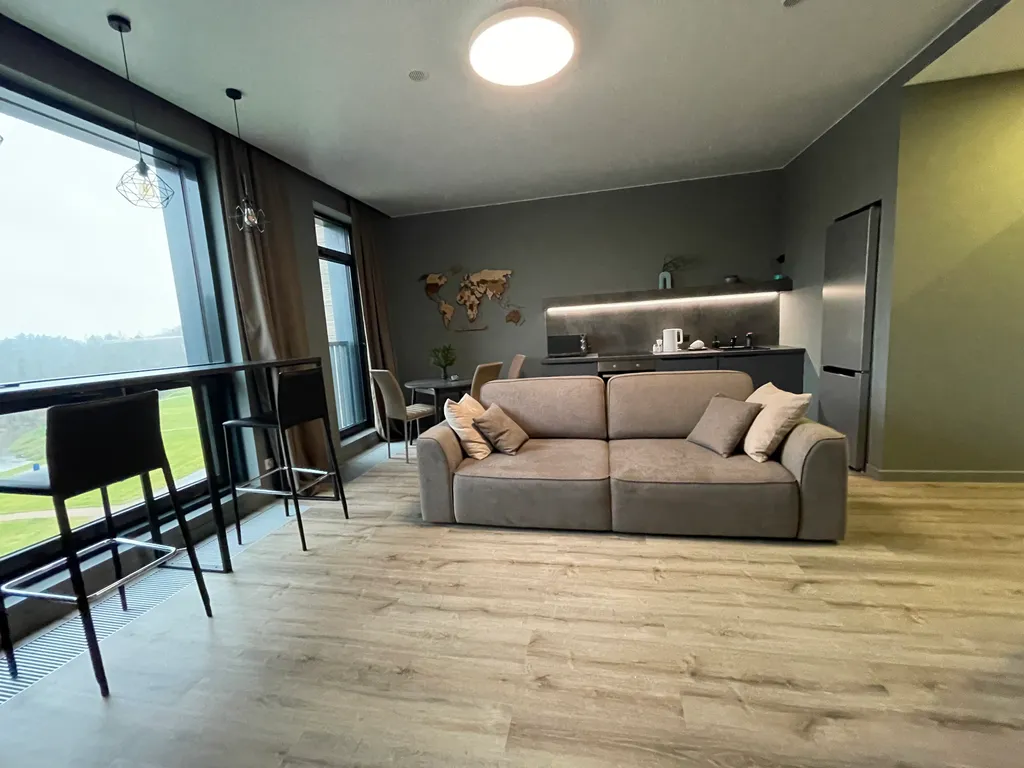 На Охте, с видом на лес и реку, рядом с Охта Парком