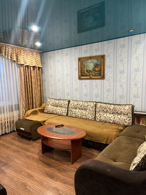 Уютная двухкомнатная квартира в центре города — аренда посуточно в Ачинск