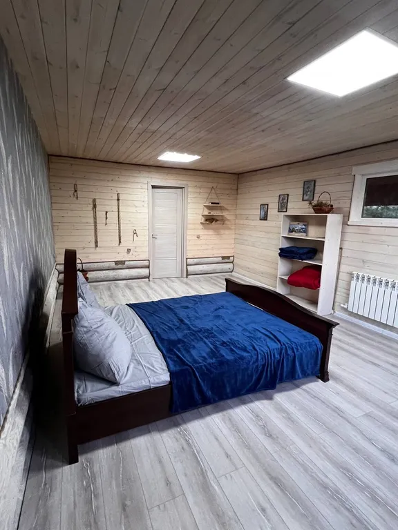 Уютный бревенчатый двухэтажный дом