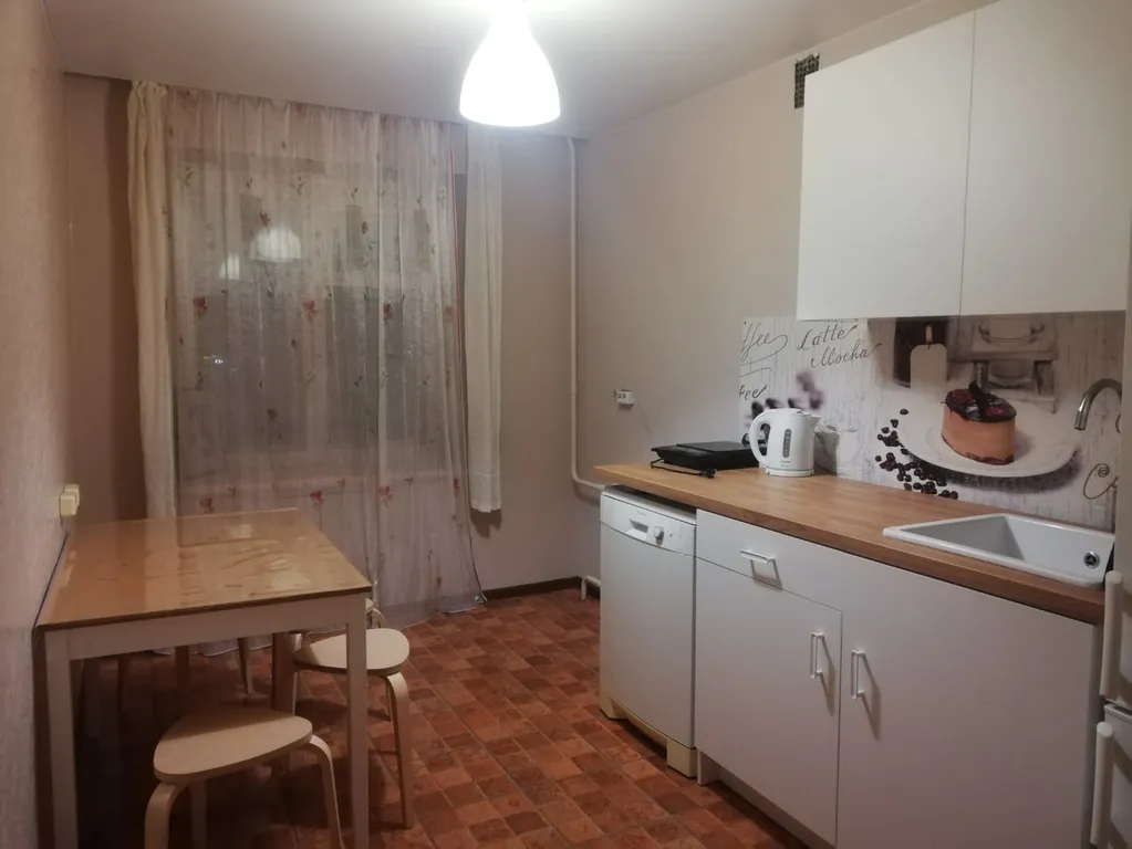 Квартира напротив вокзала