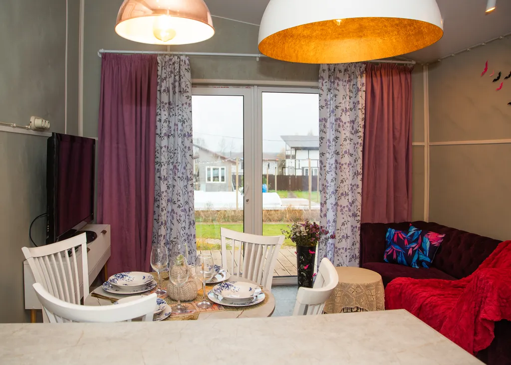 Коттедж Домик в стиле прованс с видом на бассейн — Сойкино