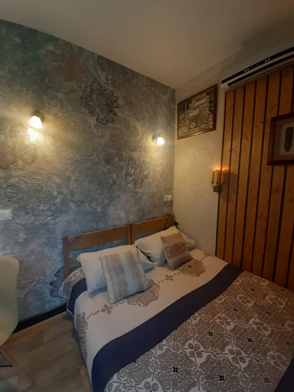 Уютный домик у реки