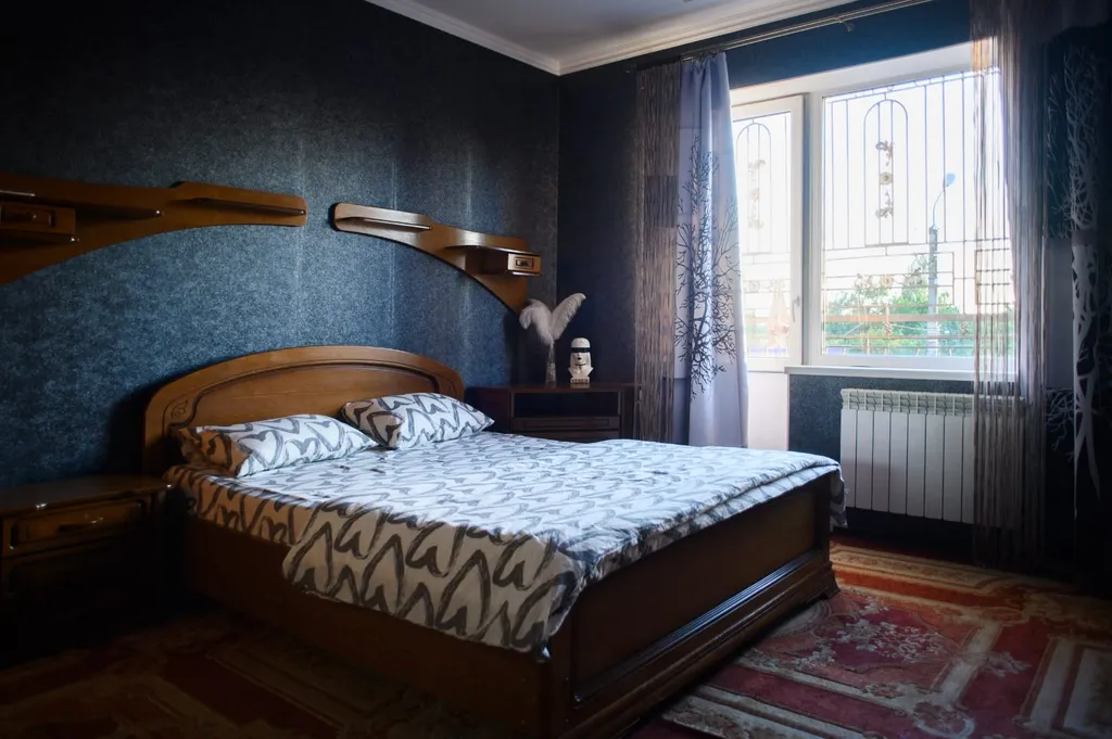 Просторный комфортабельный коттедж в центре города с банным чаном