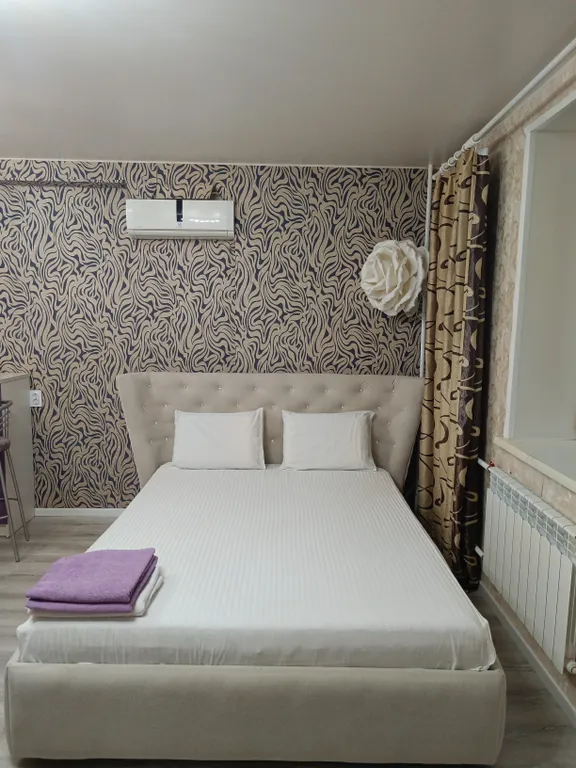 Уютная студия в парковом с панорамным балконом и свежим ремонтом