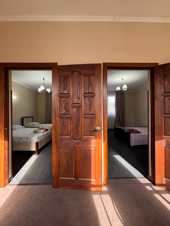 Коттедж Просторный дом в двух шагах от моря — Сухум