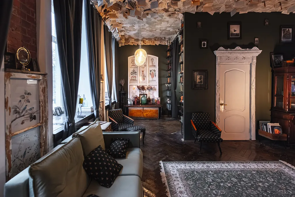 Квартира Арт-квартира с потолком из книг — Москва