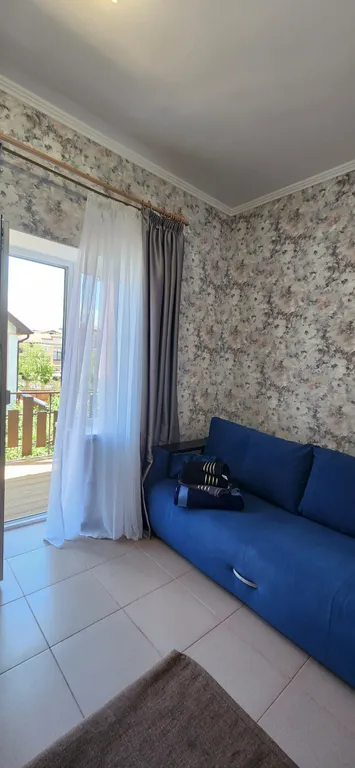 Семейный двухкомнатный номер с изолированными комнатами и с балконом