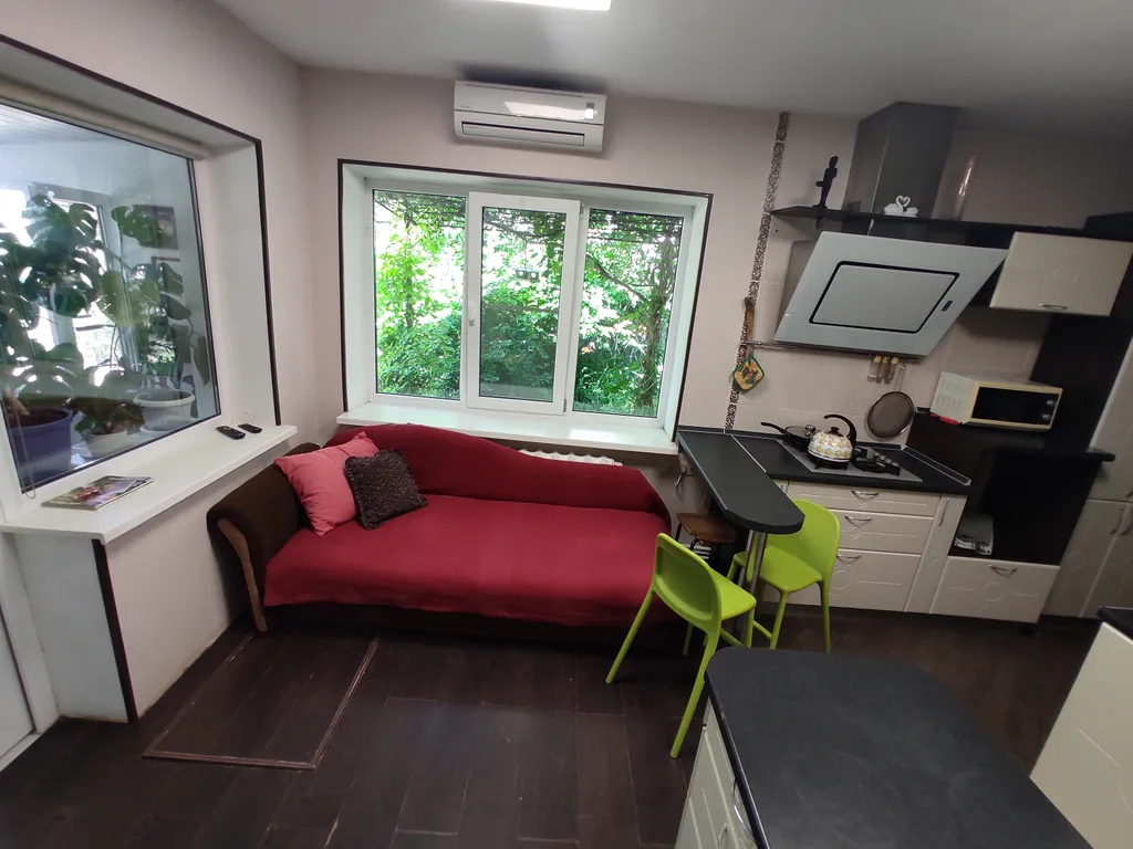 Коттедж Коттедж Двухкомнатные апартаменты с большой террасой — Камышеватская