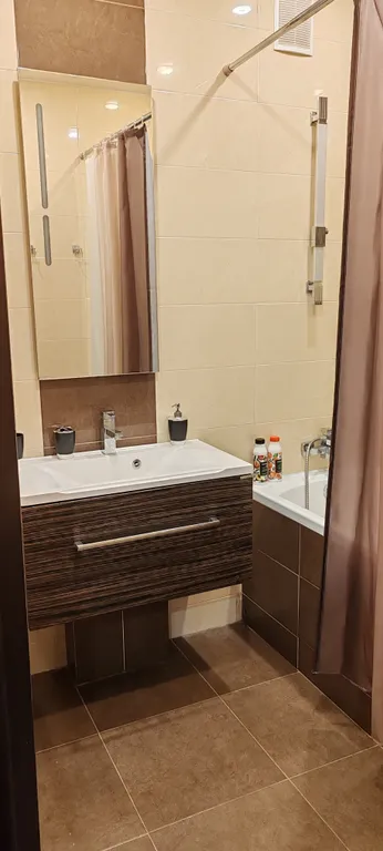 Большая студия в центре города, есть выход на крышу, парковка