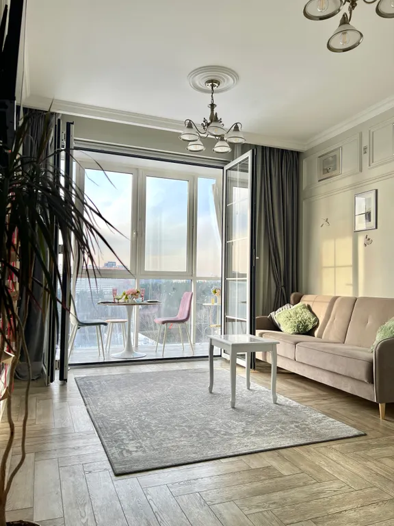 Курортная квартира с питерской атмосферой-лес, озеро, Москва.