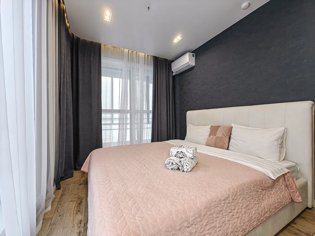 Двухкомнатная студия с шикарным видом на реку Михайловской набережной