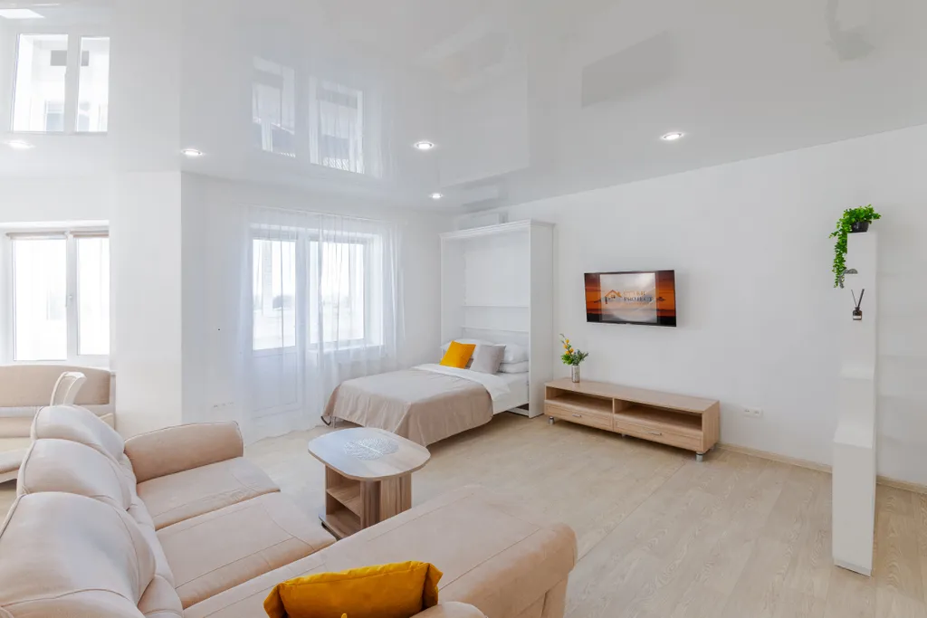 Большая студия около Железнодорожного вокзала в центре города