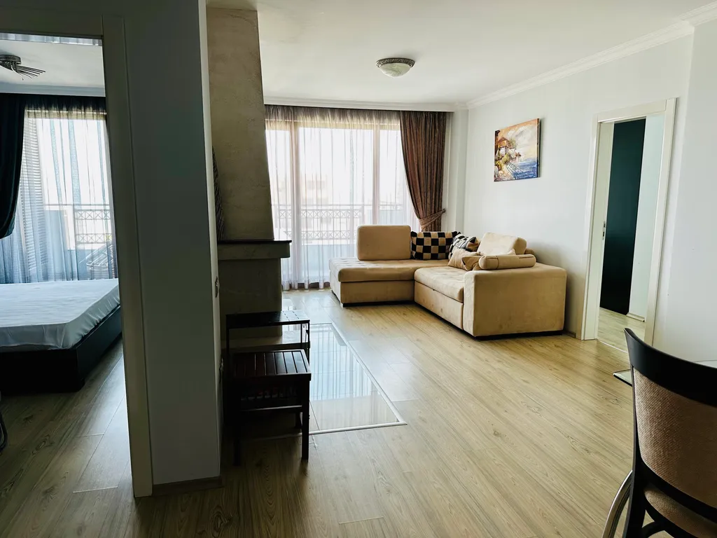 Трёхкомнатная квартира у пляжа, вид на море из всех комнат, два бассейна