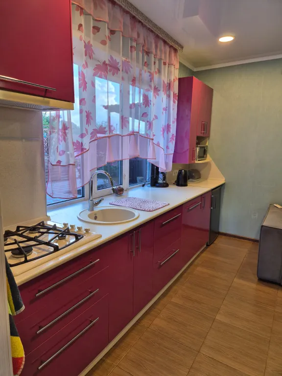 Дача с бассейном на море