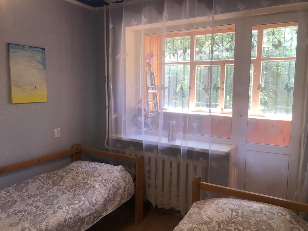 Уютная комната в 4х комнатной квартире с балконом рядом парком отдыха