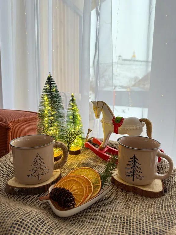 Дом Никольский с видом на главную достопримечательность