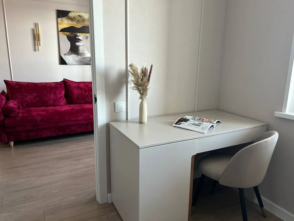 Поделам Дизайнерская квартира на 14 этаже у арены Трактор