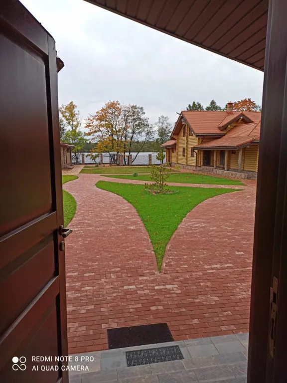 Уютная усадьба на берегу озера