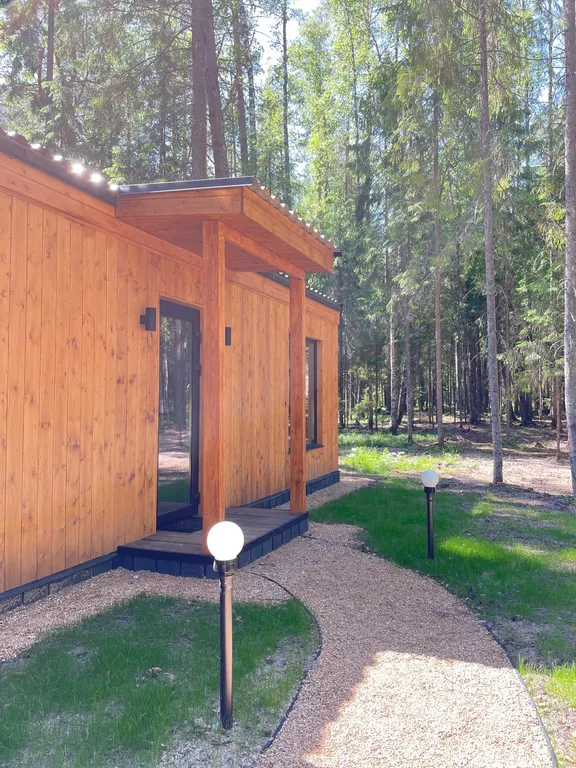 Коттедж Домик в лесу у озера для семейного отдыха — Турбаза Чайка