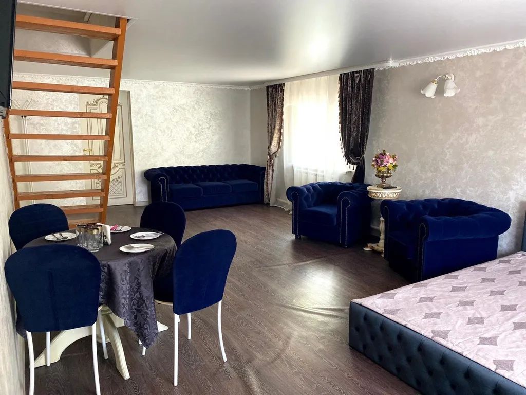 Квартира Двухуровневый пятиместный номер 9 — аренда посуточно в Ая