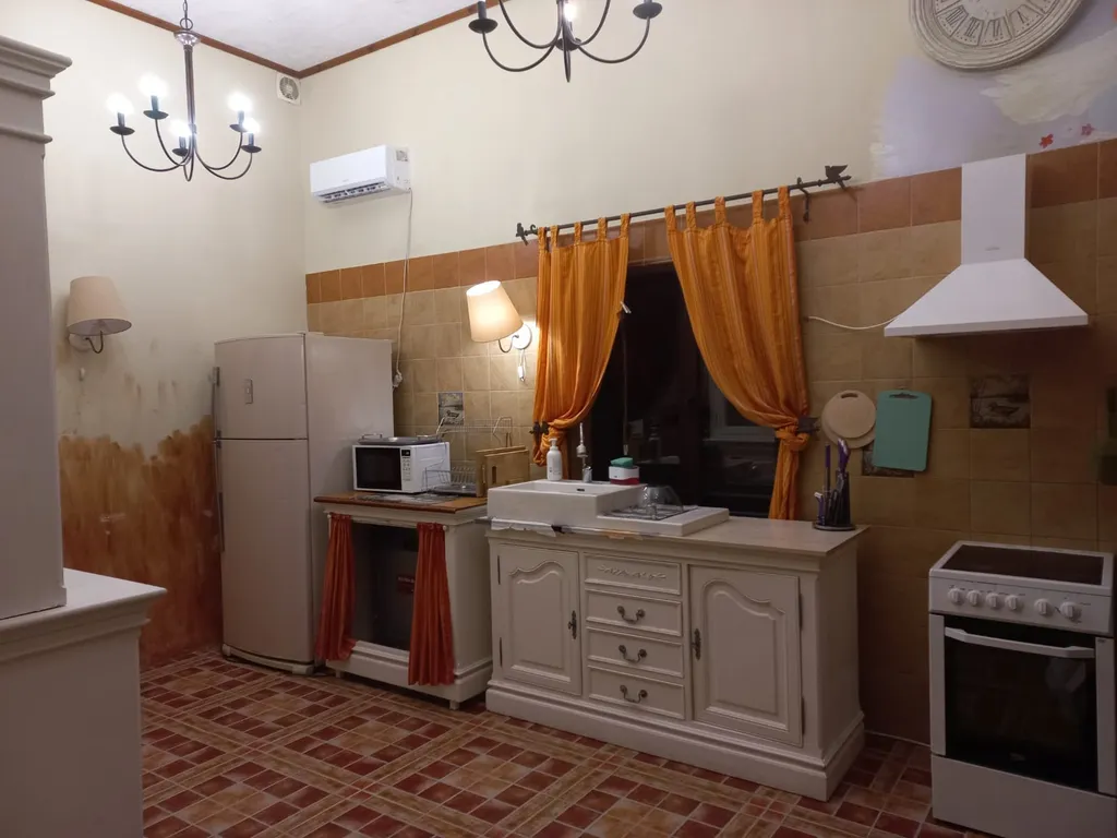 Дом-замок на море