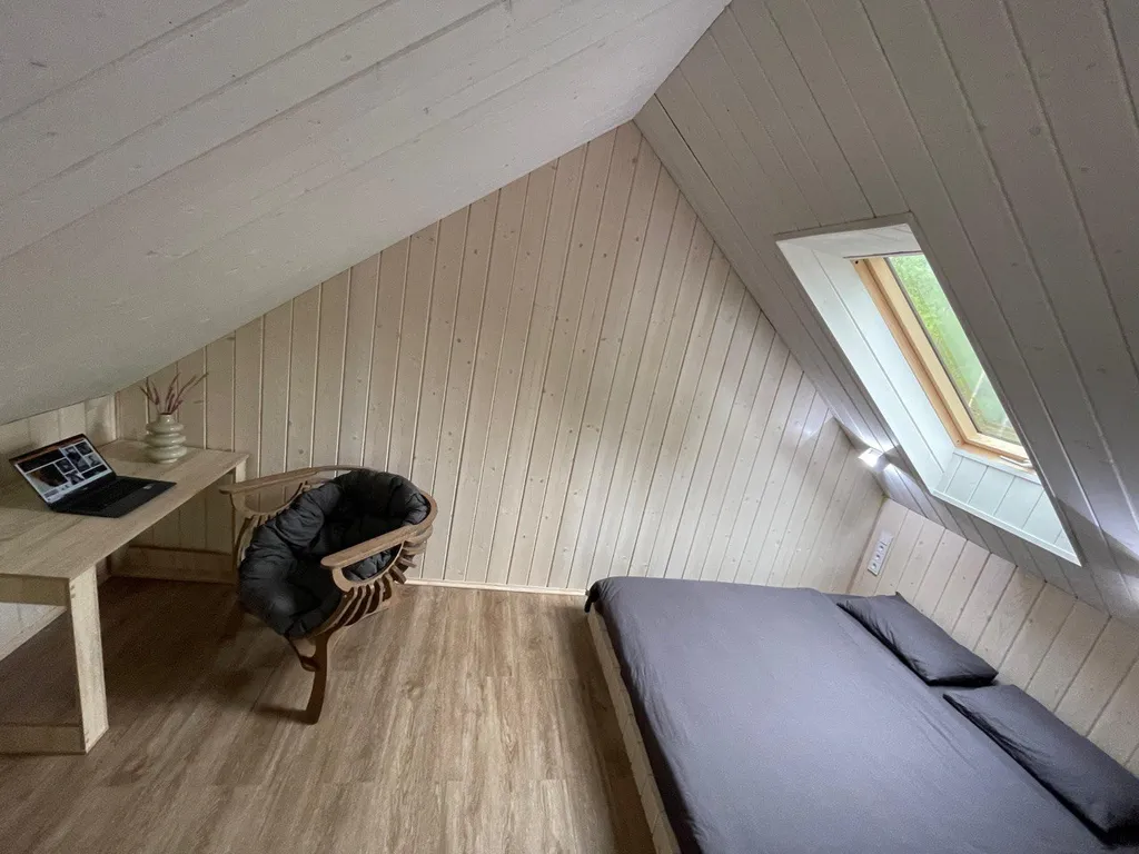 Барни с видом на лес с сауной