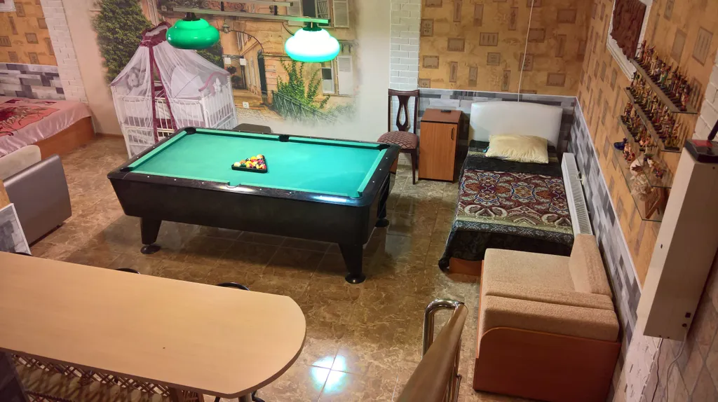 Дом с бассейном недалеко от моря