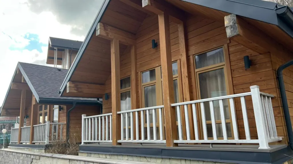 Четырёхместный сруб-коттедж из сибирского кедра