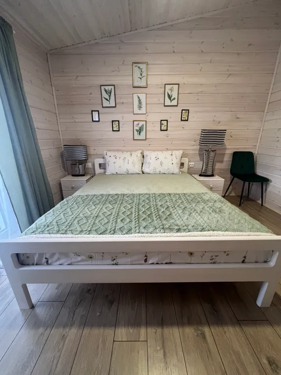 Просторный дом Елка с панорамными окнами в тихом месте