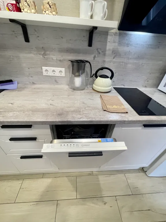 Светлая студия с панорамным окнами на горы напротив отеля Мариотт